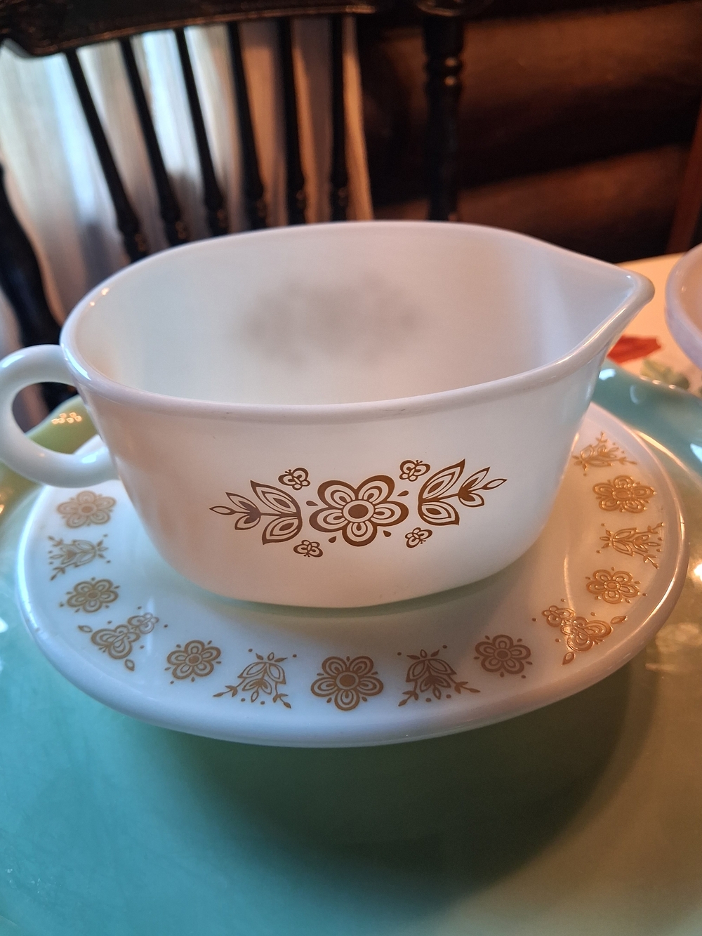 Pyrex White Gravy Boat with Gold Floral Design and Underplate/butterfly Gold